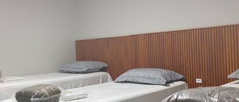 Comfort Triple Room, Air conditioning | Hypo-allergenic bedding, desk, laptop workspace, soundproofing