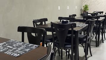 Café da manhã continental grátis todos os dias