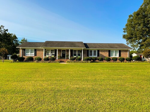 Walking Bear Retreat near North Greenville University in a quiet country retreat