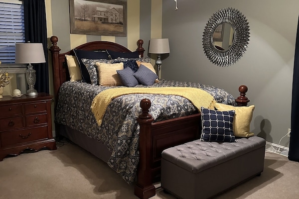 3 bedrooms, iron/ironing board, WiFi (free), bed sheets
