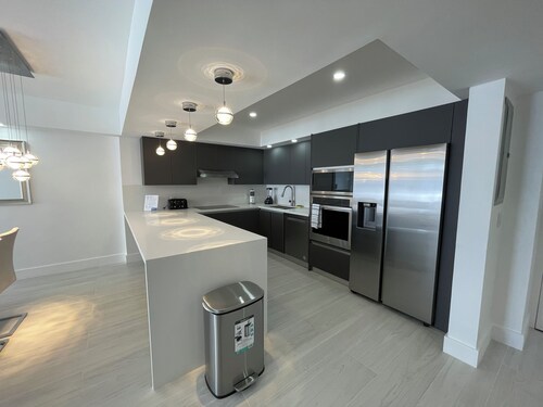 Amazing Oceanview! 10th floor. Parking included