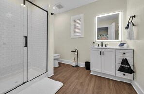 淋浴設備、風筒、提供毛巾、番梘