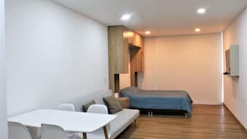 1 dormitorio, tabla de planchar con plancha, wifi gratis y ropa de cama