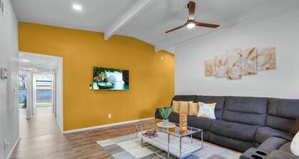 Spacious Remodeled Retreat Haven: Landscaped, King Beds, Desks, BBQ, Games, TVs