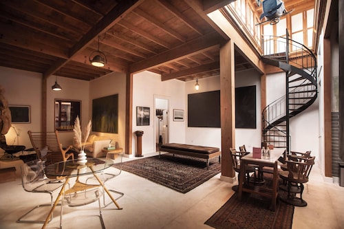 Great Villa in Barranco by Wynwood House