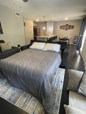 2 bedrooms, iron/ironing board, free WiFi, bed sheets