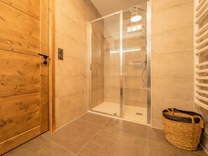 Doccia, asciugacapelli, asciugamani