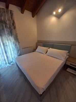 4 Schlafzimmer, Bügeleisen/Bügelbrett, kostenloses WLAN, Bettwäsche