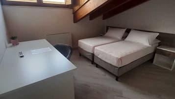 4 habitaciones, tabla de planchar con plancha y wifi gratis