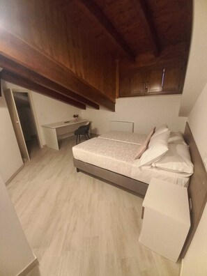 4 habitaciones, tabla de planchar con plancha y wifi gratis