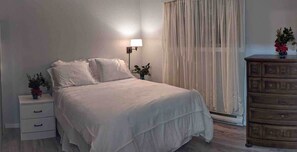3 bedrooms, WiFi, bed sheets - Tahsis Home on River's Edge (Tahsis)