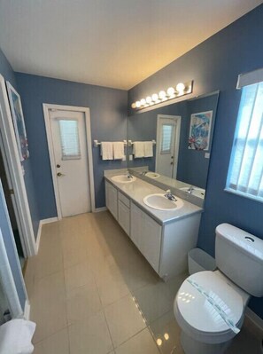 淋浴設備、風筒、提供毛巾、洗頭水