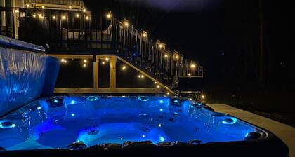 Perfect for Family Vacation Sleeps 22 Hot Tub Private Fire Pit 7BR Game Room