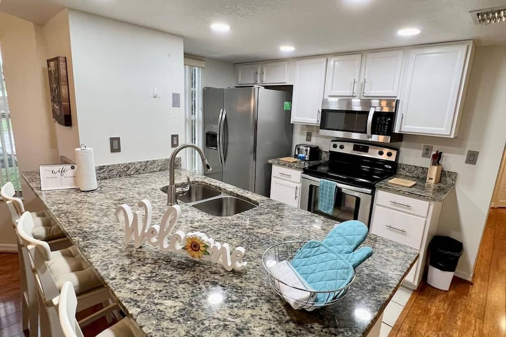Grand Family Deluxe 3BD Condo Near Disney Universal 22 - Bay Lake, FL