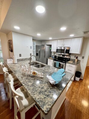Private kitchen - Grand Family Deluxe 3BD Condo Near Disney Universal 22 (Kissimmee)