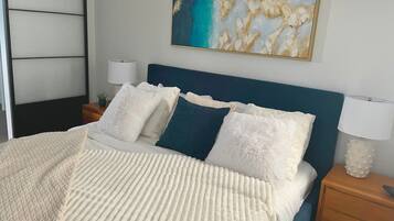 3 bedrooms, desk, iron/ironing board, WiFi (free)