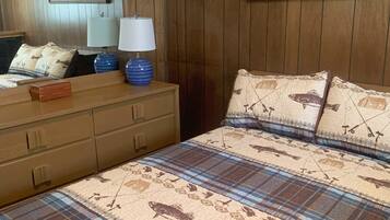 4 bedrooms, desk, free WiFi, bed sheets