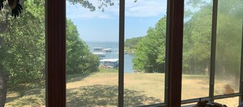 Lakeside Country Cabin with private dock!