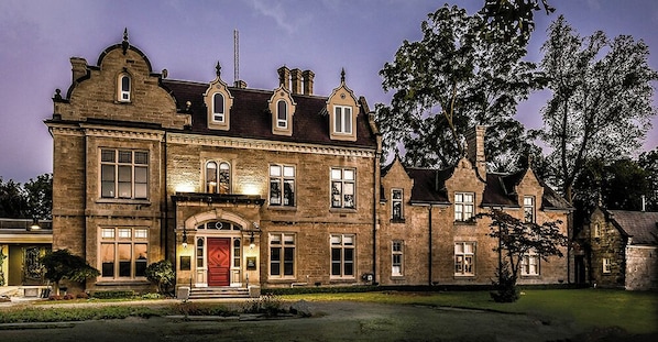 Exterior - Rodman Hall (St. Catharines)