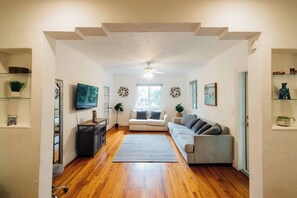 Smart TV - Families Welcome 3 Bedroom Oasis w/Parking (Miami)