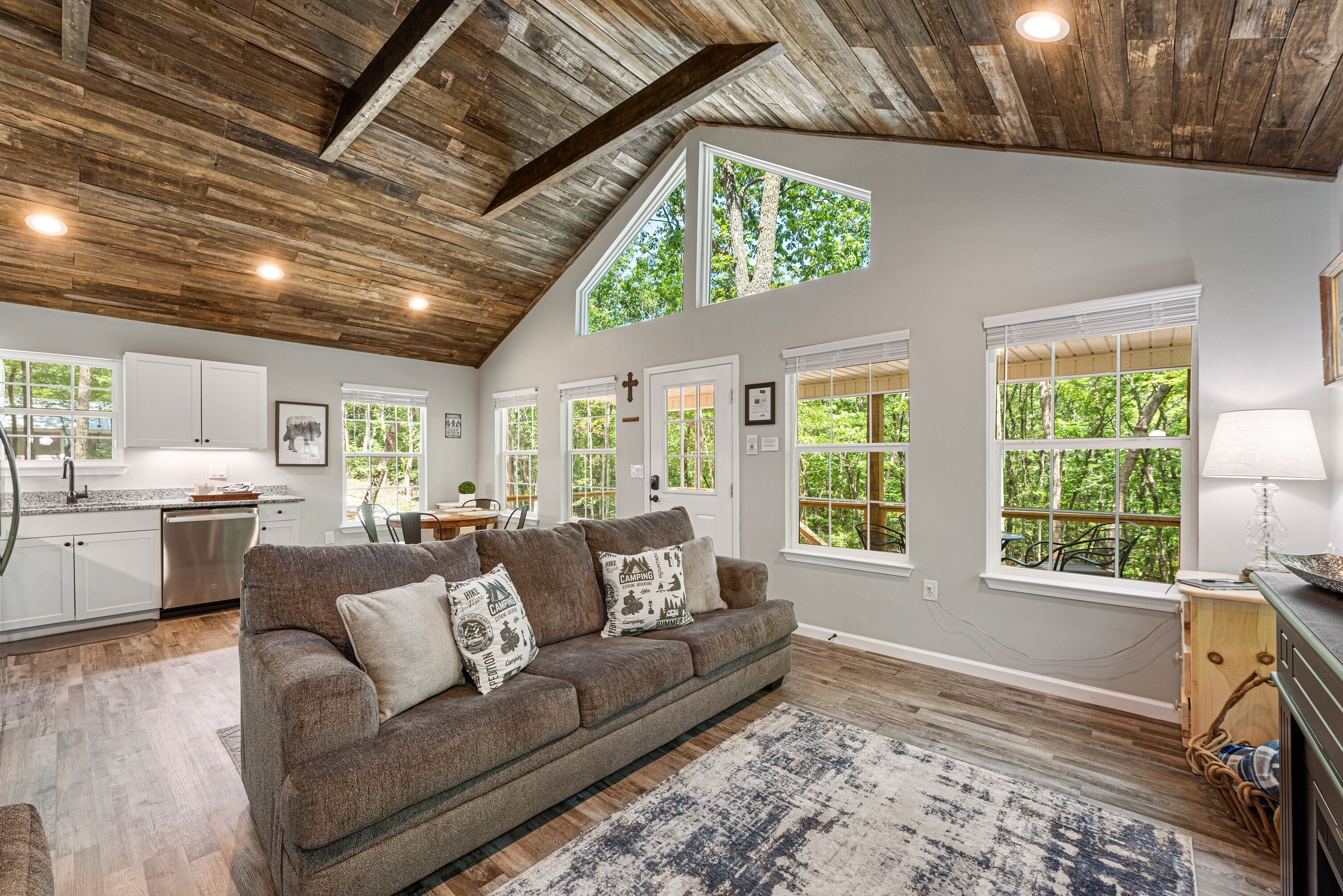 Smart-TV, peis og DVD-spiller