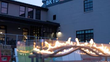 Executive Single Room, 1 King Bed | Terrace/patio