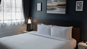 Signature Suite | Busa memori, meja, langsir/tirai gelap terus, seterika/papan seterika 