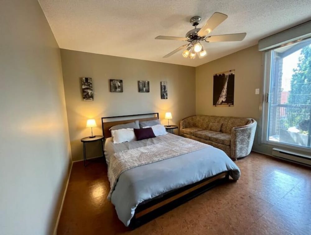 MTL Comfy, Honest and WellLocated Condo w/office Montreal Vrbo