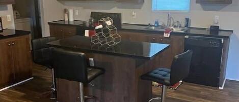 Kylskåp, mikrovågsugn, ugn och spishäll