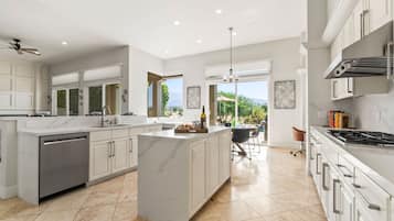 House | Private kitchen | Full-sized fridge, microwave, oven, stovetop