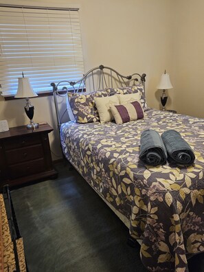3 chambres, fer et planche à repasser, Wi-Fi gratuit, draps fournis