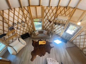 Smart TV, fireplace, DVD player - Windsong yurt, in the treetops, hottub on the top deck, petfriendly, stargazing (Hillsville)