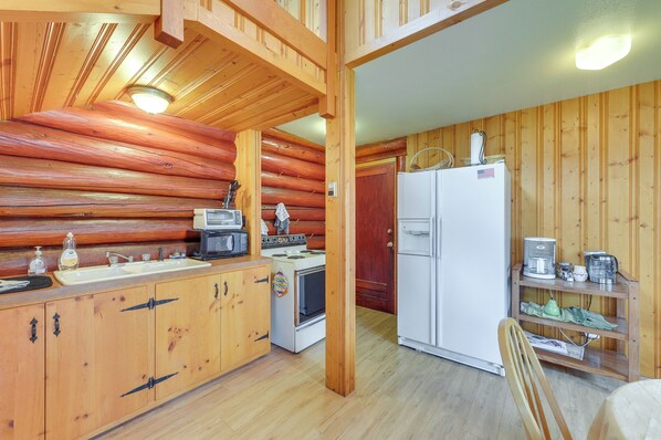 Frigorifero, microonde, piano cottura, macchina per tè/caffè