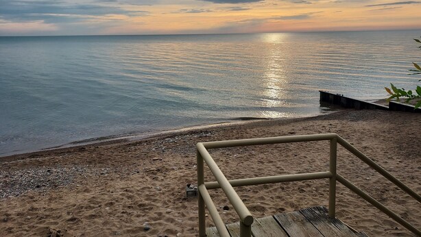A beach with a wooden deck and metal railing. - Sandy beach retreat! 500 ft to beach! 3 miles to the quaint village of Lexington (Lexington)
