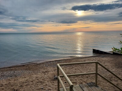 Sandy beach retreat! 500 ft to beach! 3 miles to the quaint village of Lexington