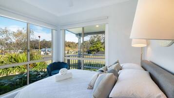 3 bedrooms, iron/ironing board, travel cot, free WiFi