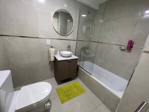 Apartment, Multiple Bedrooms, Accessible, Smoking | Bathroom