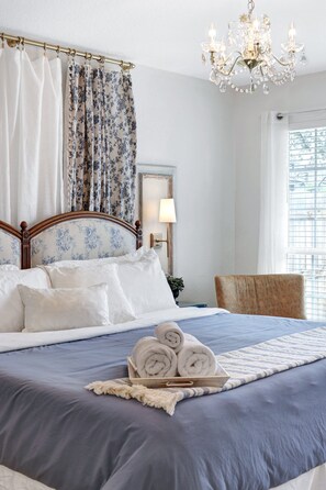 2 chambres, fer et planche à repasser, Wi-Fi, draps fournis