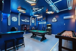 Games room - Frozen Castle & Space Bunks/12BR/Resort Access! (Kissimmee)