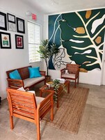 Decoración personalizada y wifi gratis 