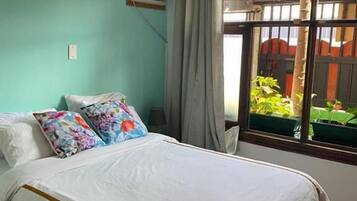 Chambre Économique | Matelas mémoire de forme, Wi-Fi gratuit, draps fournis