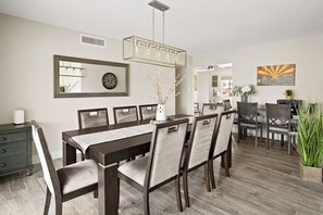 Dining - ASU Football Special, Tempe Home, Hot Tub (Tempe)