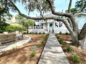 Terrace/patio - Luxury Newly Remodeled Family Beachhouse Marsh Waterviews New to Market Amenity Cards Included. (Seabrook Island)