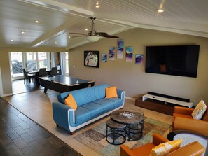 Living area - Elevate your vacation rental experience  (Westfield)