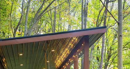 Rekindled @ The Patch, lux couples getaway, hot tub, outdoor living.
