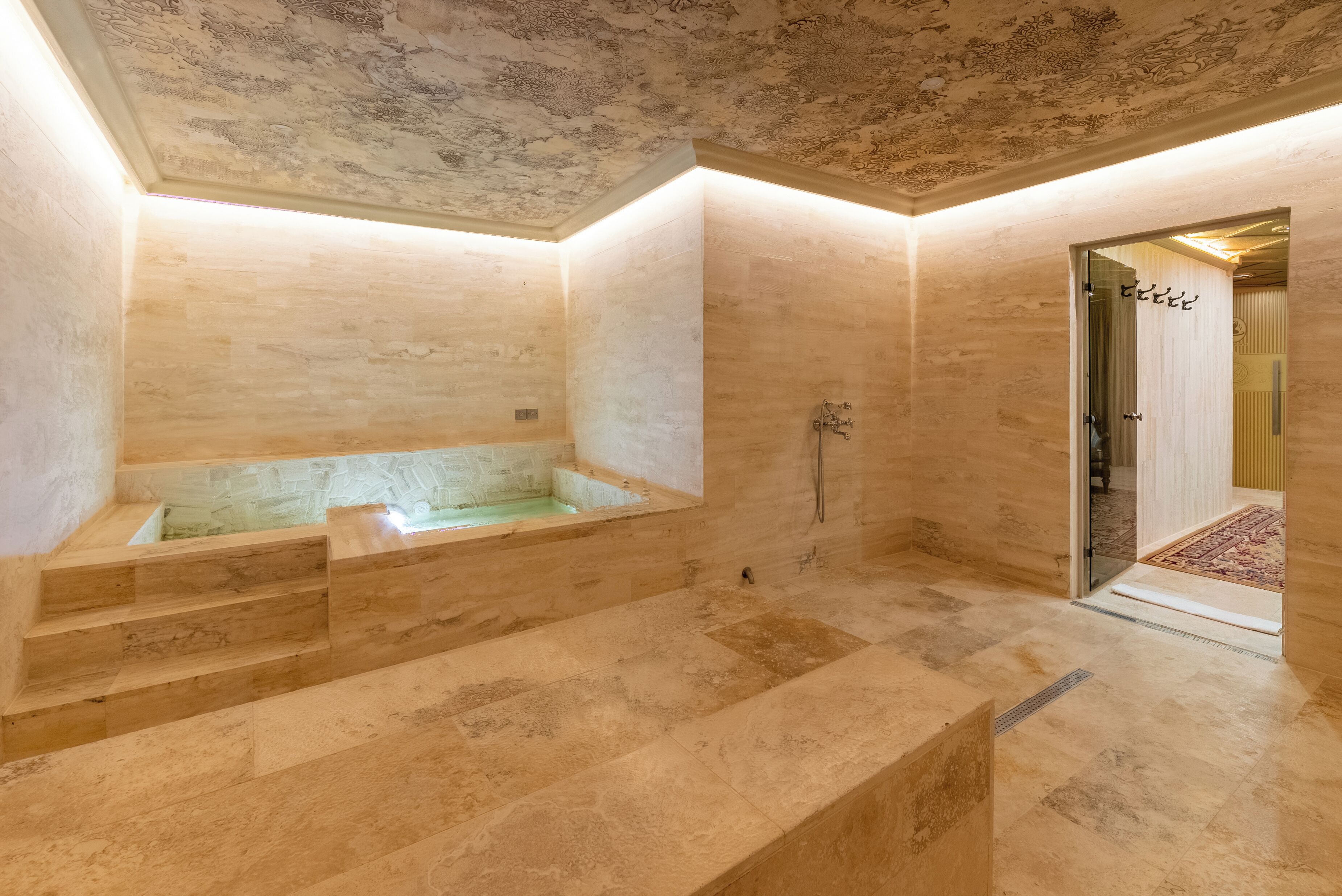 Hammam, soins d'aromathérapie, massages des tissus profonds