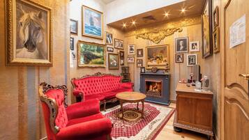 Grand-Zimmer | Wohnbereich | 32-Zoll-Smart-TV mit Kabelempfang, Drucker