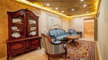 Turkish bath/hammam, aromatherapy, deep-tissue massages, facials