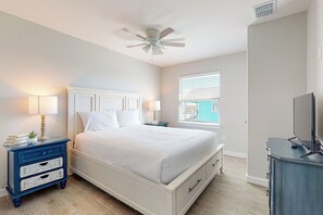 4 bedrooms, free WiFi, bed sheets - Private Heated Pool, Pet Friendly, Parking for 5 (Port Aransas)