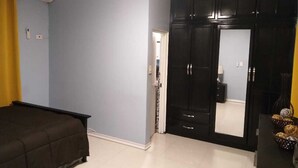 Unclassified image, 5 of 6, button - Modern  Apartment  in Kingston  Centrally  located. (Kingston)